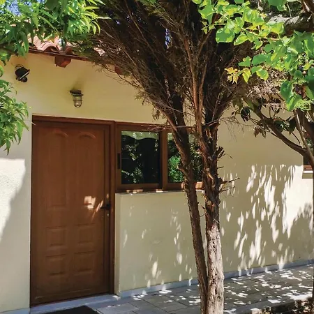 Holiday home Lovely In With Wifi Kiaton